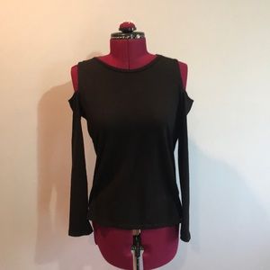 🌿ALL MUST GO🌿 cold shoulder top